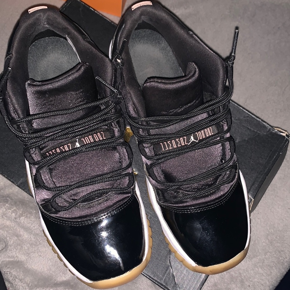 bleached coral 11s